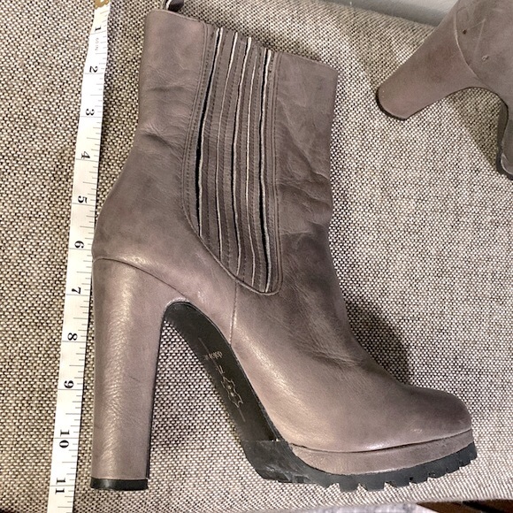 Dolce Vita gray boots, size 7 1/2. - Picture 8 of 10